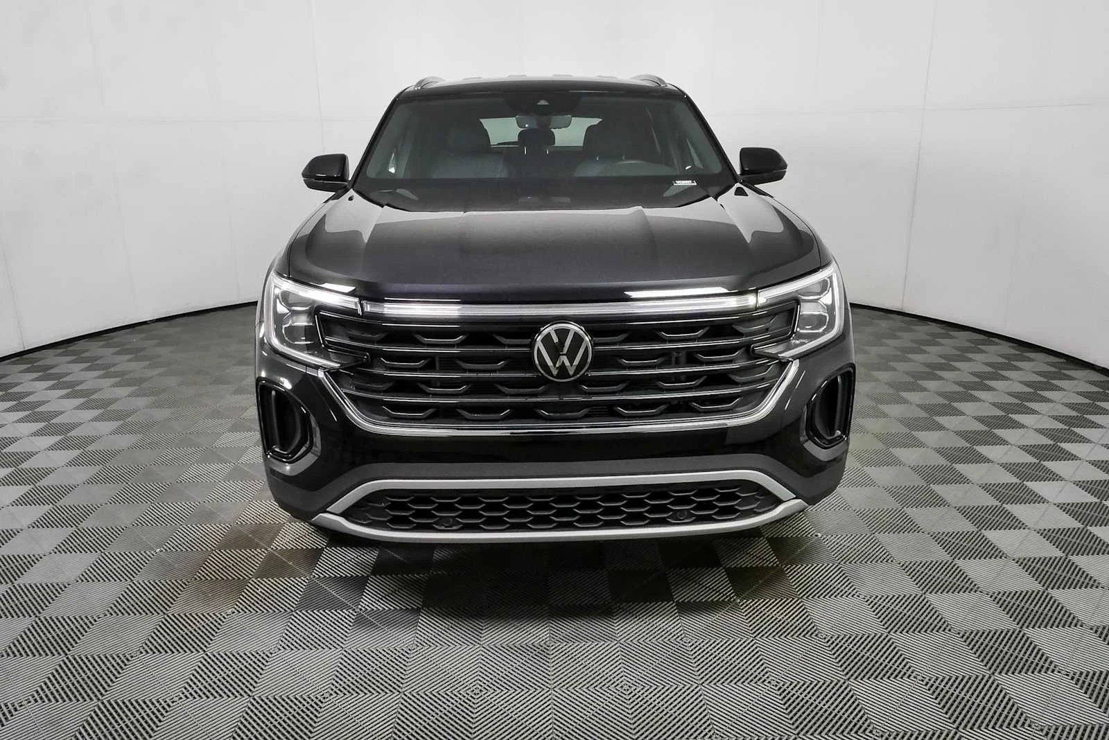 New 2026 Deep Black Pearl Volkswagen 2.0T SE image 32