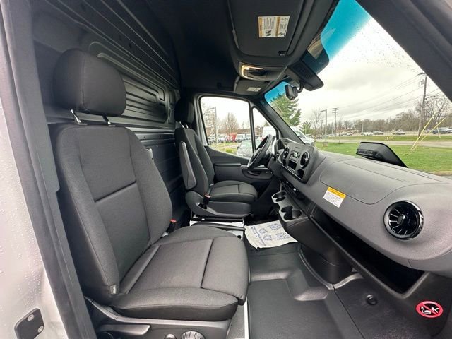 New 2026 Arctic White Mercedes-Benz Cargo 144 WB image 52