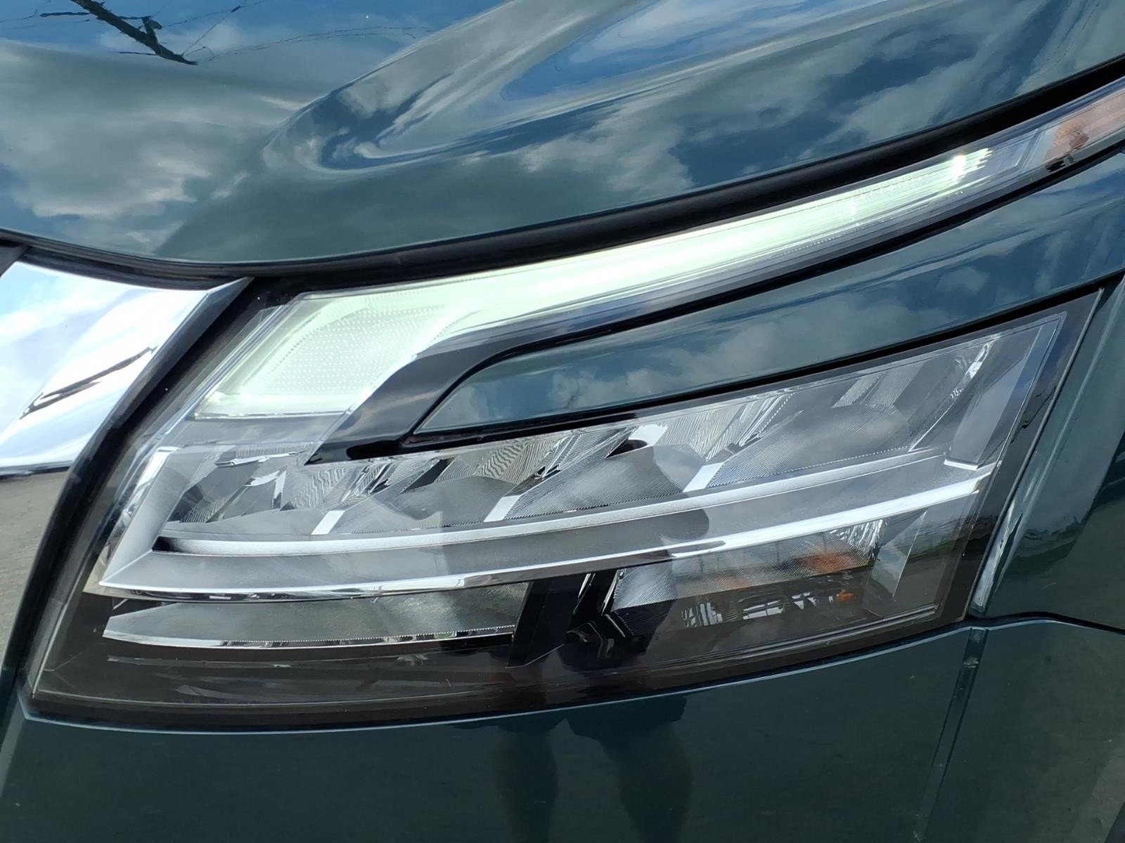 2024 Nissan Pathfinder Platinum - 8