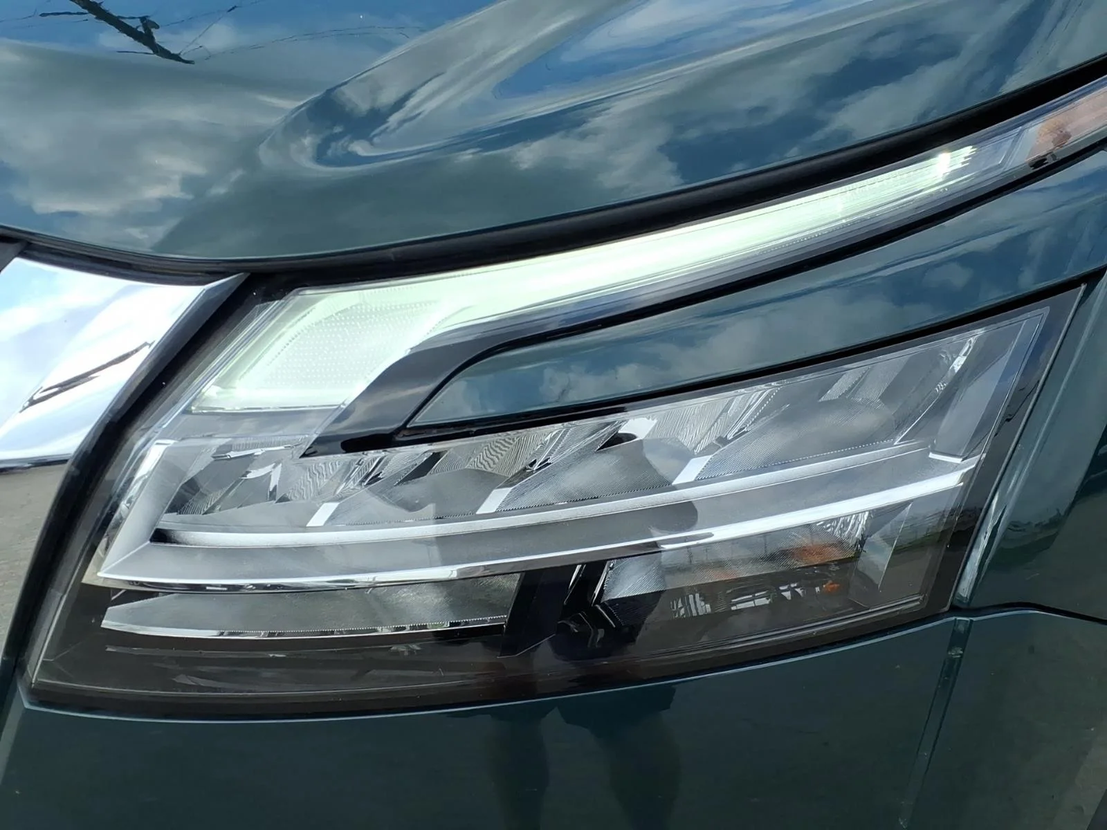 2024 Nissan Pathfinder Platinum - 8