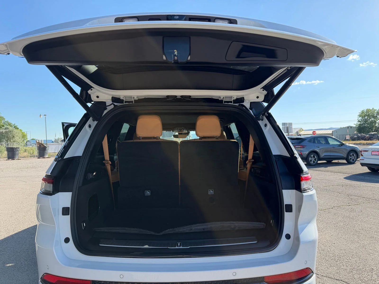 Used 2025 White Jeep Summit image 30