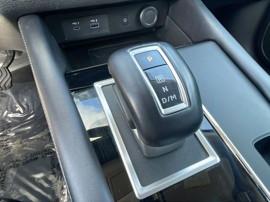 Used 2024 Silver Mitsubishi SE image 29