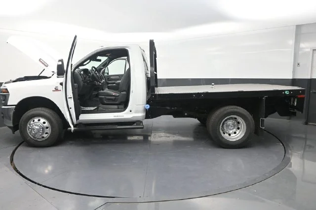 New 2026 Bright White Clear-Coat Exterior Paint RAM Tradesman image 27