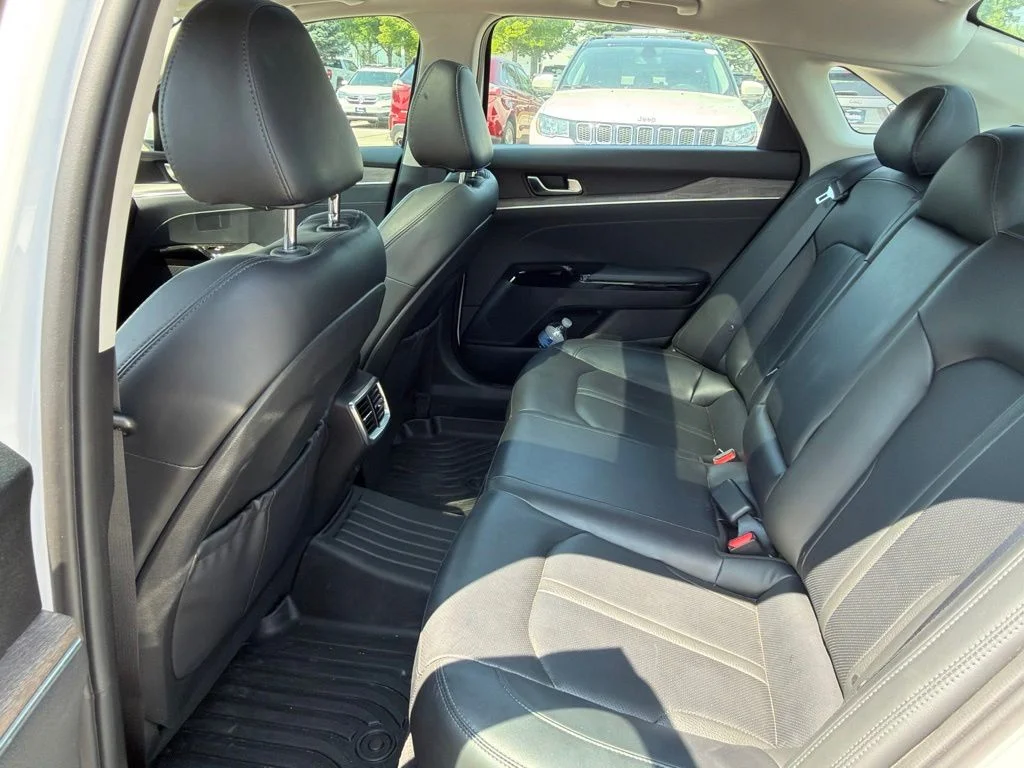 Used 2021 White Kia EX image 19