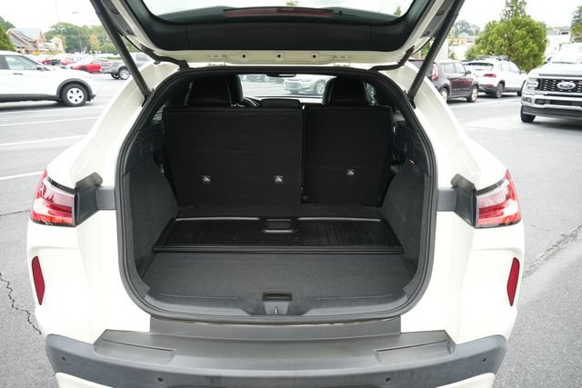Used 2023 White INFINITI LUXE image 11