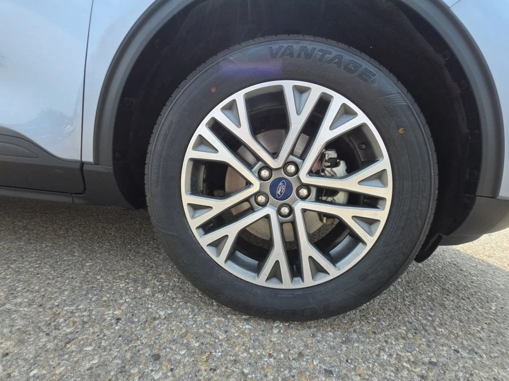 Used 2022 Blue Ford SEL image 29