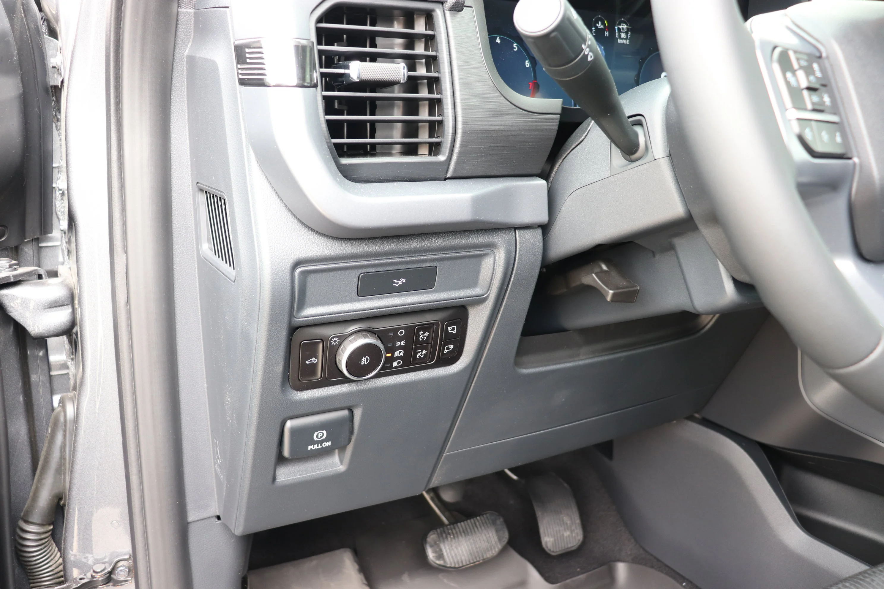 New 2026 CARBONIZED GREY METALLIC Ford XLT image 7