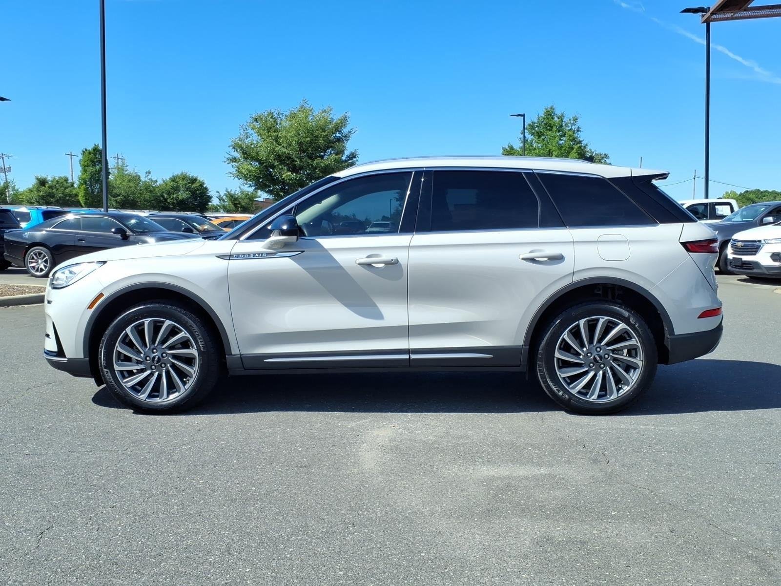 Used 2023 Ceramic Pearl Metallic Tinted Clearcoat Lincoln Reserve image 3