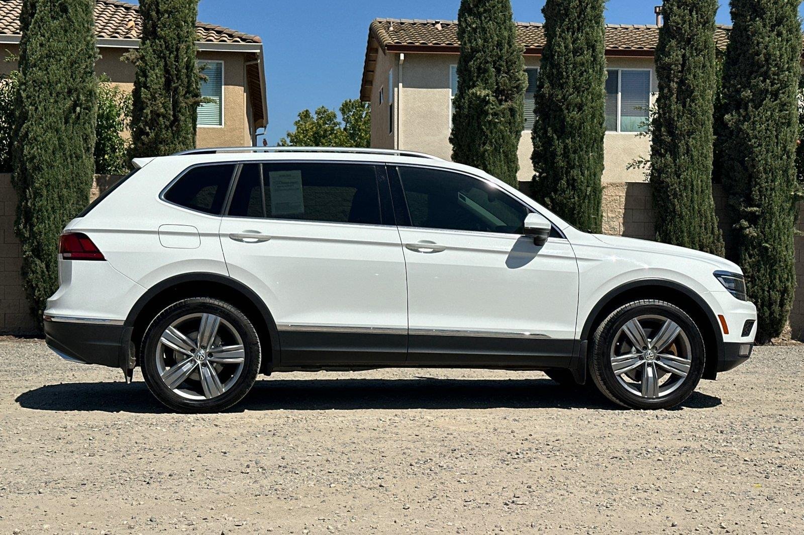Used 2018 Pure White Volkswagen SEL Premium image 3