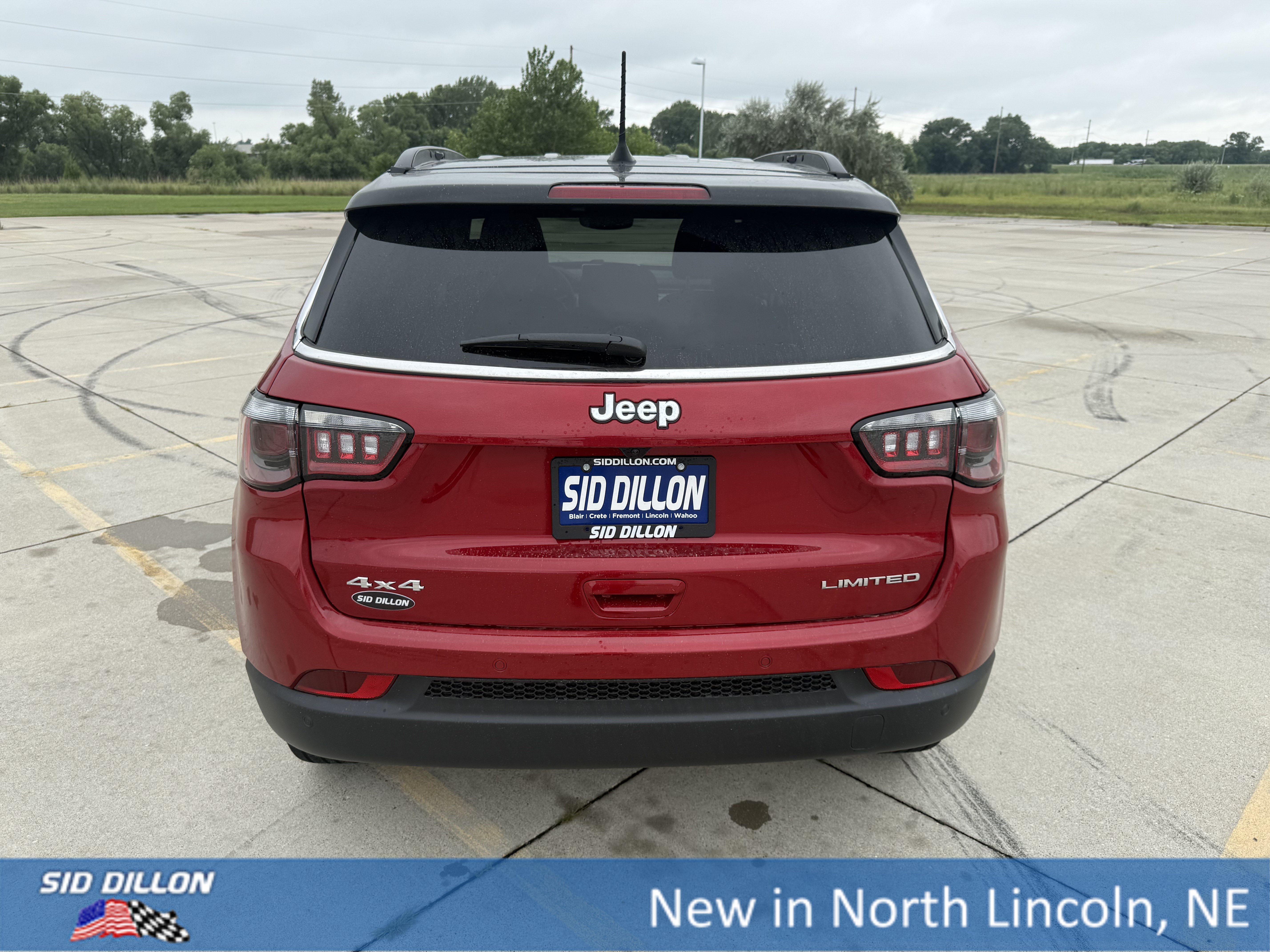 New 2026 Red Hot Pearl-Coat Exterior Paint Jeep Limited image 4