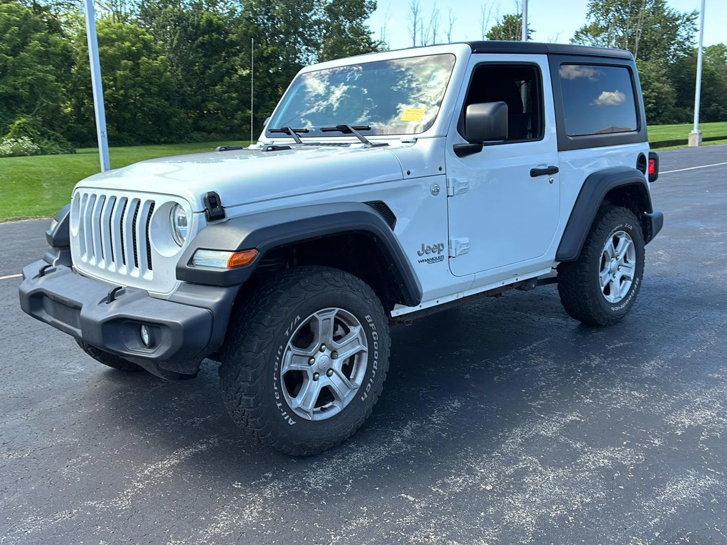 Used 2018 Bright White Clearcoat Jeep Sport S image 21