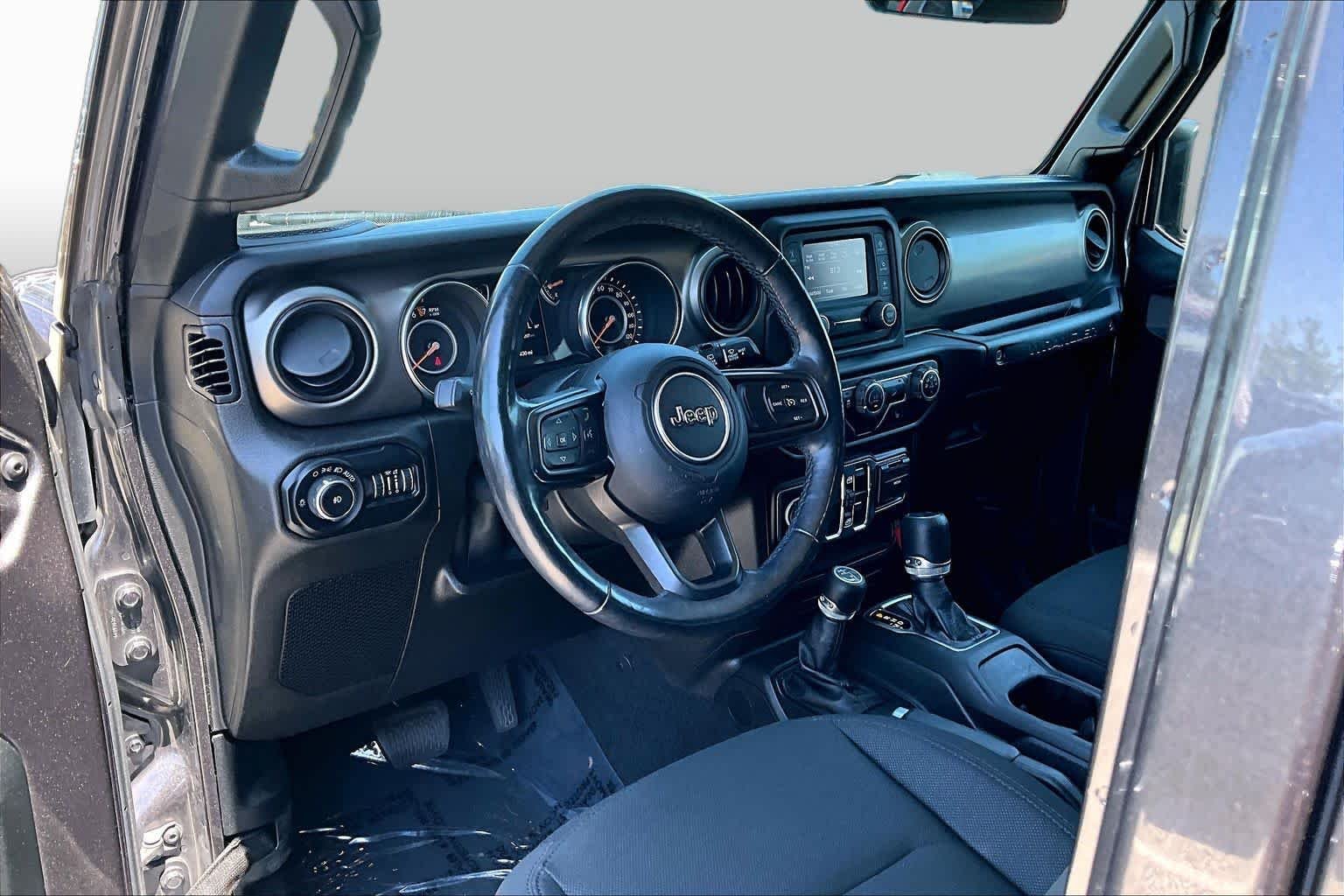 Used 2020 Granite Crystal Metallic Clearcoat Jeep Sport S image 17