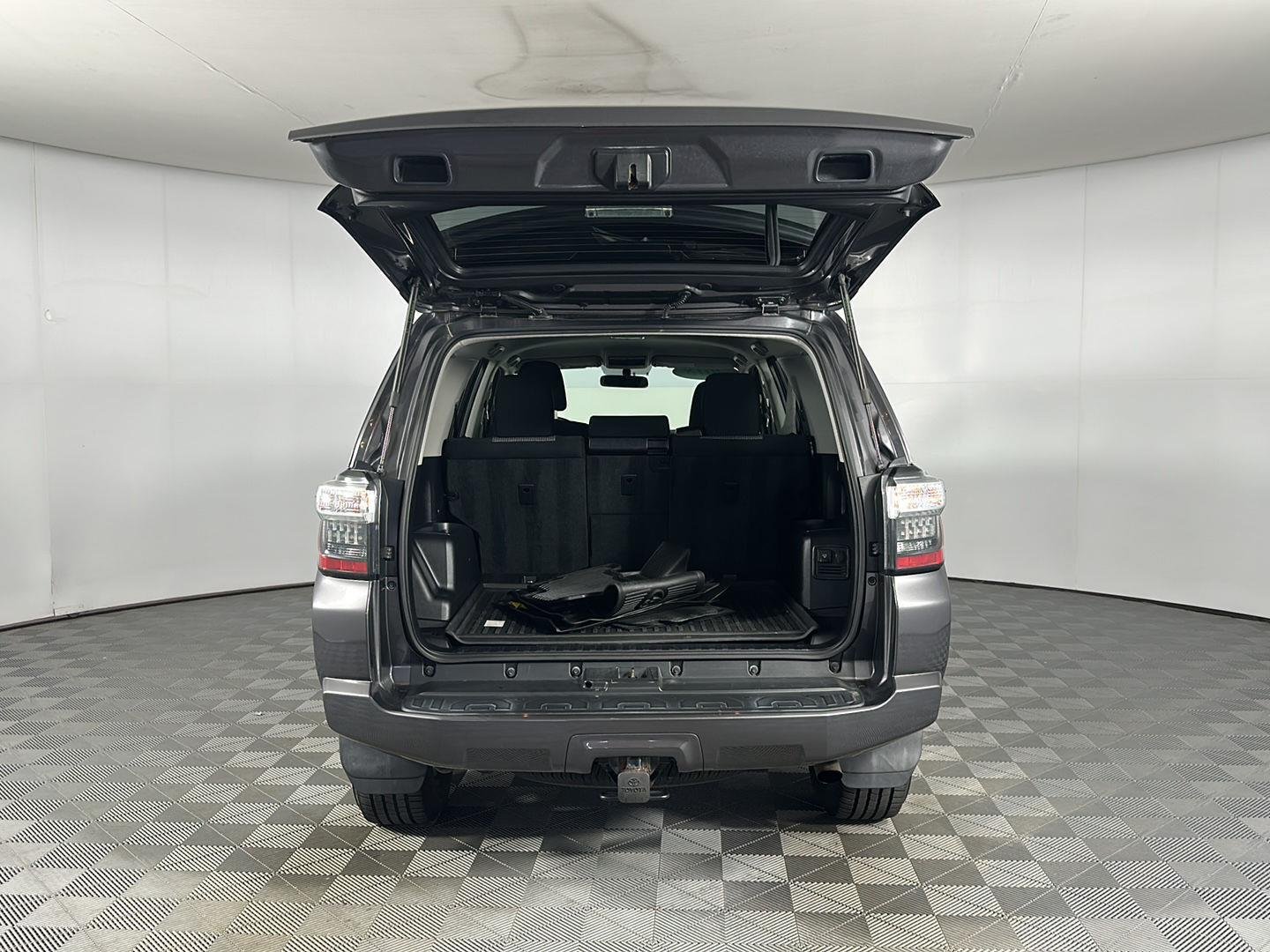Used 2018 Magnetic Gray Metallic Toyota SR5 image 21