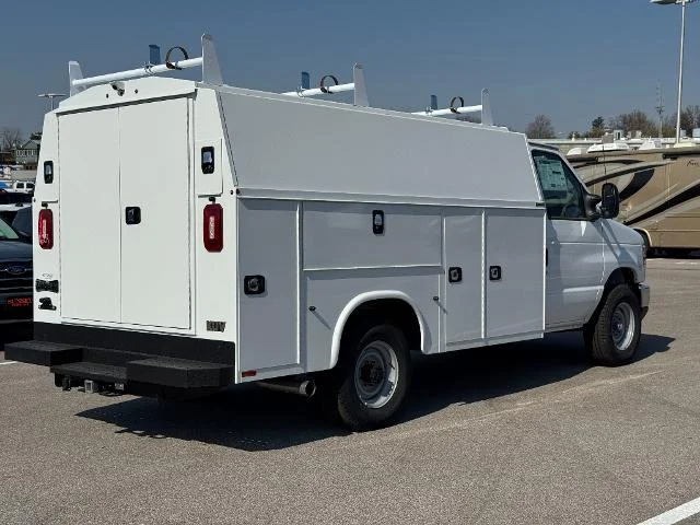New 2026 Oxford White Ford E-350 SRW image 3