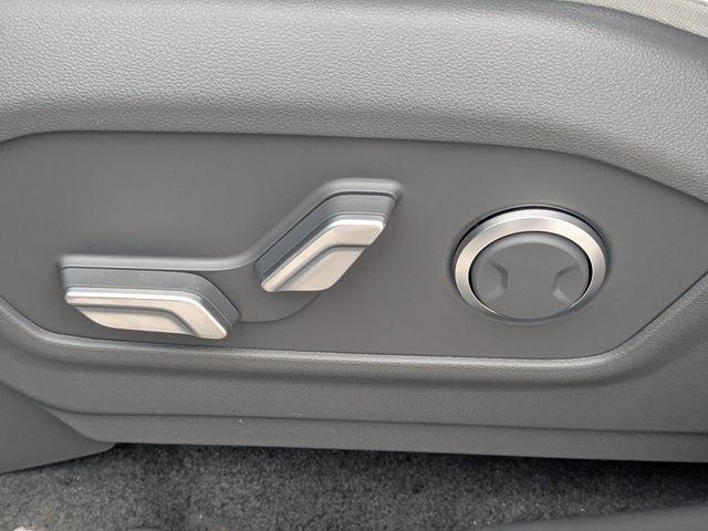 New 2026 White Hyundai SEL FWD image 22