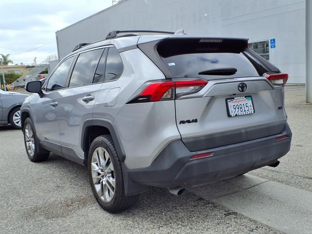 Used 2021 Silver Toyota XLE Premium image 3