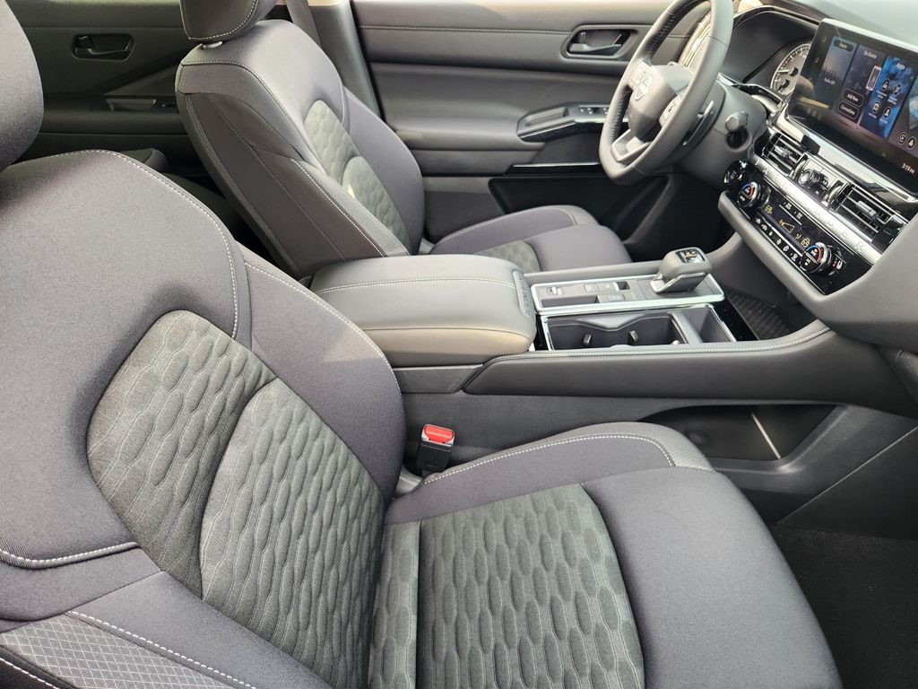 2026 Nissan Pathfinder SV - Photo 14