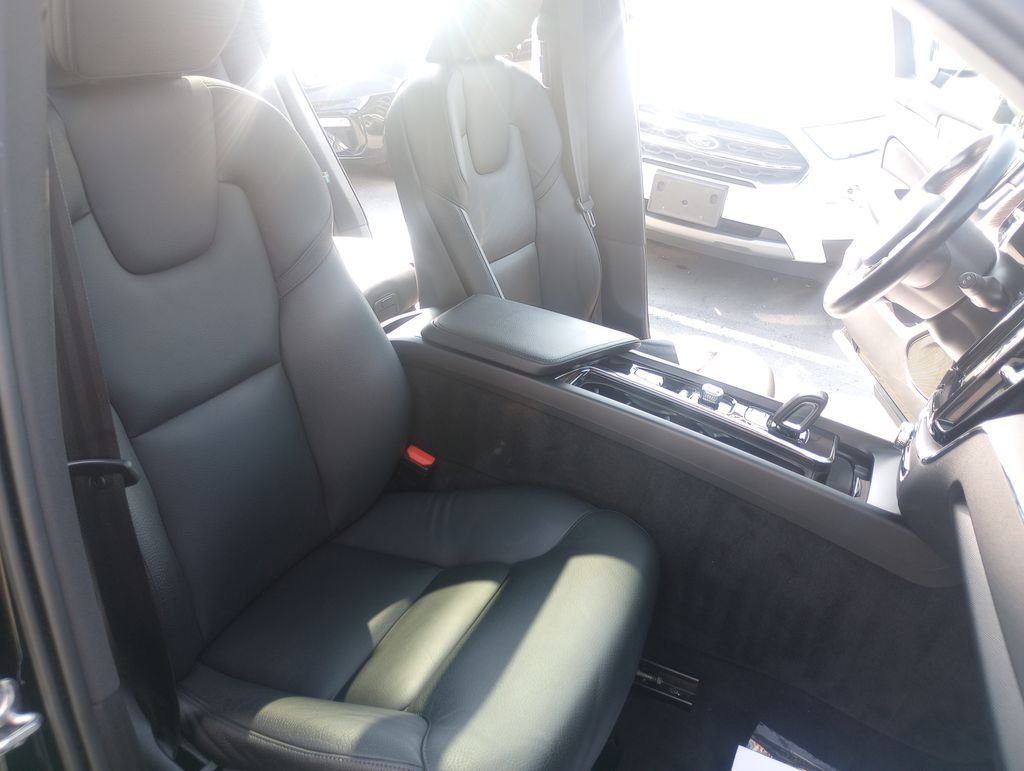 Used 2021 Black Volvo T8 Inscription Expression image 25