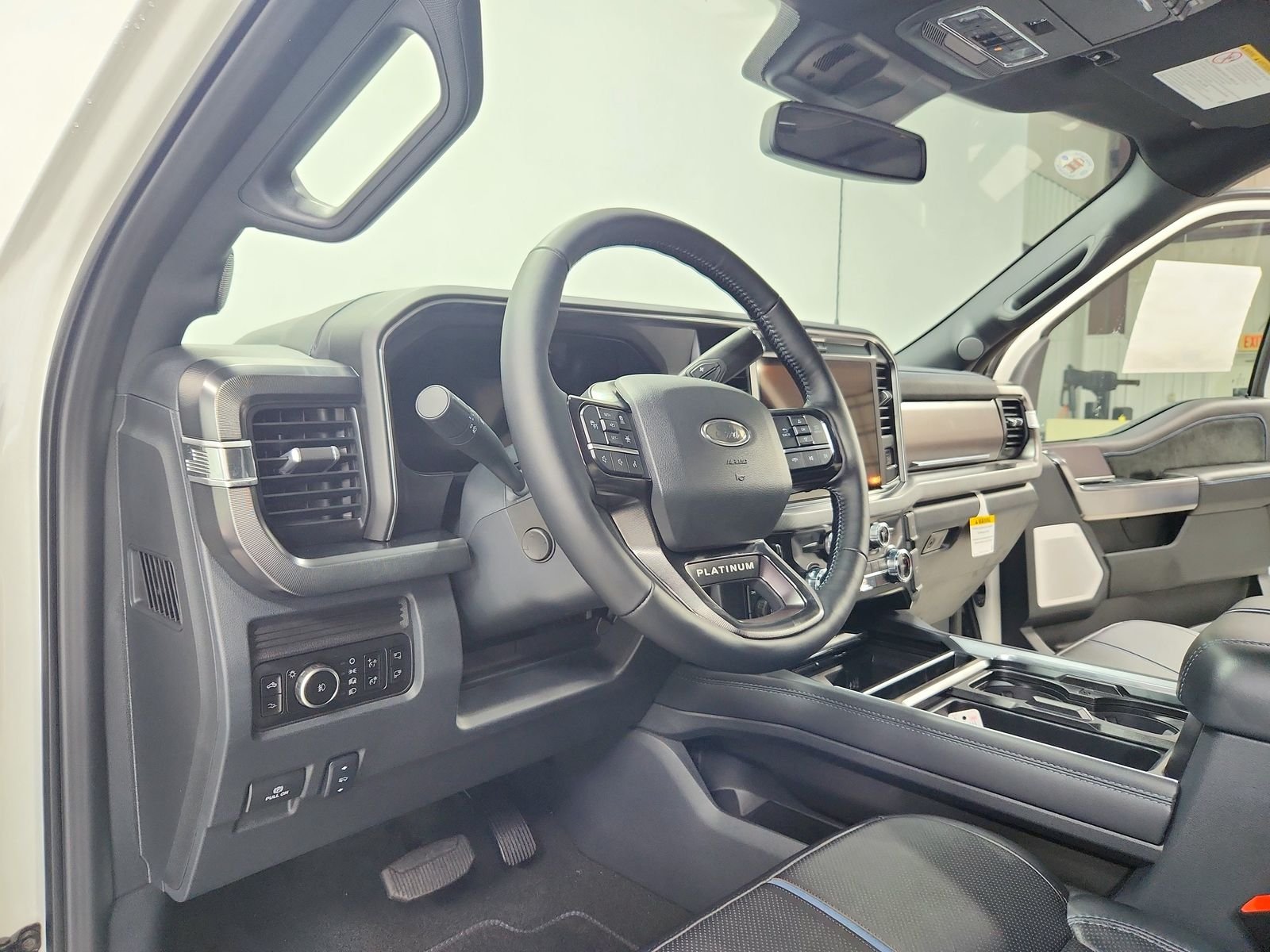 2026 Ford F-350 Super Duty Platinum - Photo 18