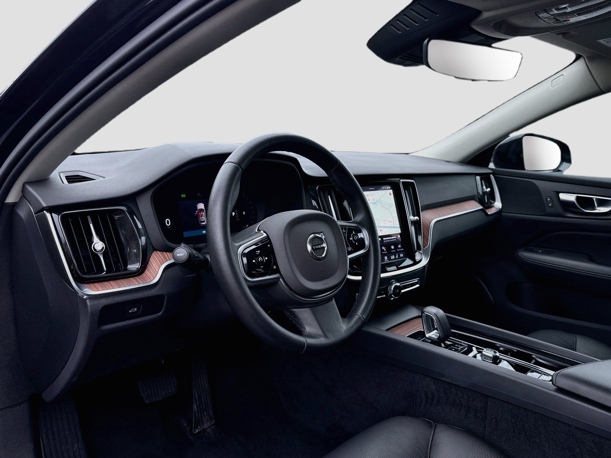 Used 2025 Onyx Black Metallic Volvo Plus image 9