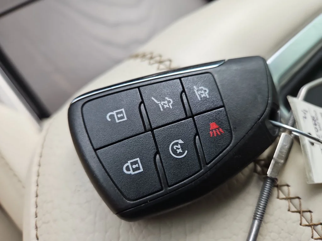 Used 2021 WHITE FROST TRICOAT GMC Denali image 24