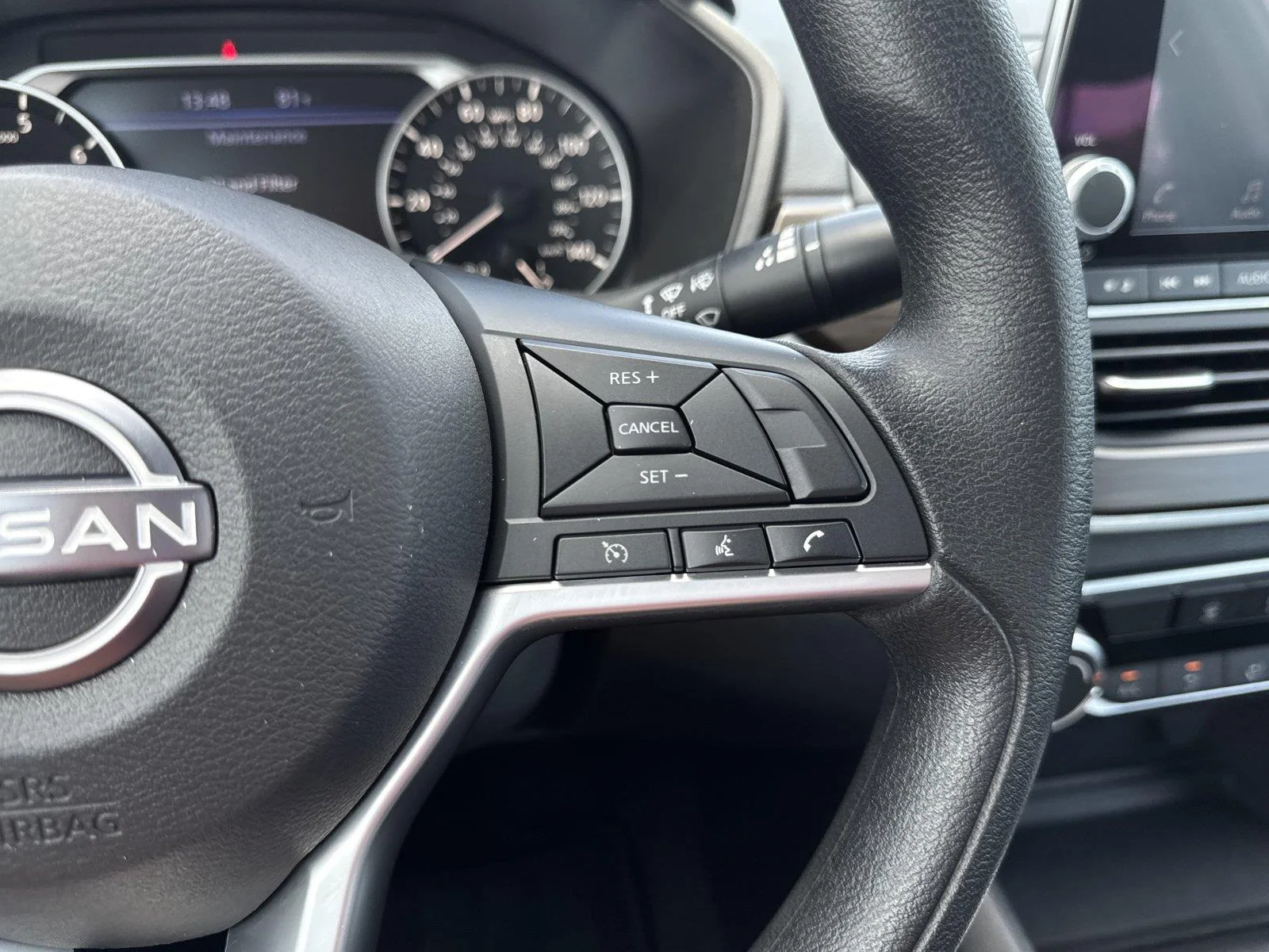 Used 2025 Glacier White Nissan SV image 22
