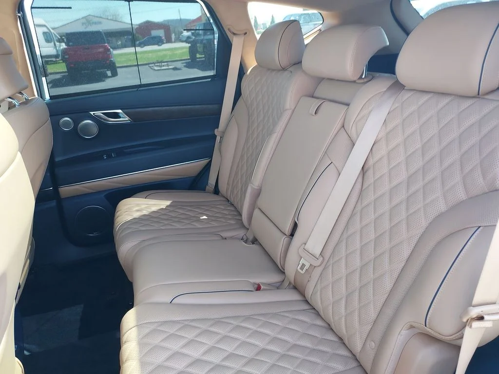 Used 2023 White Genesis 3.5T image 29