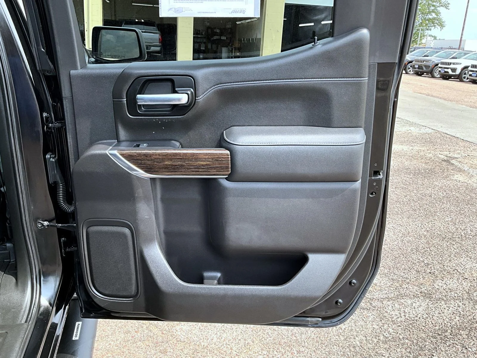 Used 2021 Black GMC Elevation image 19