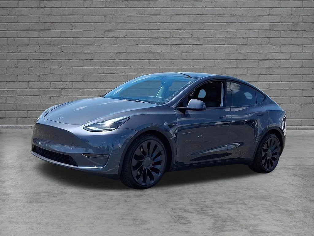 Used 2022  Tesla Performance image 33