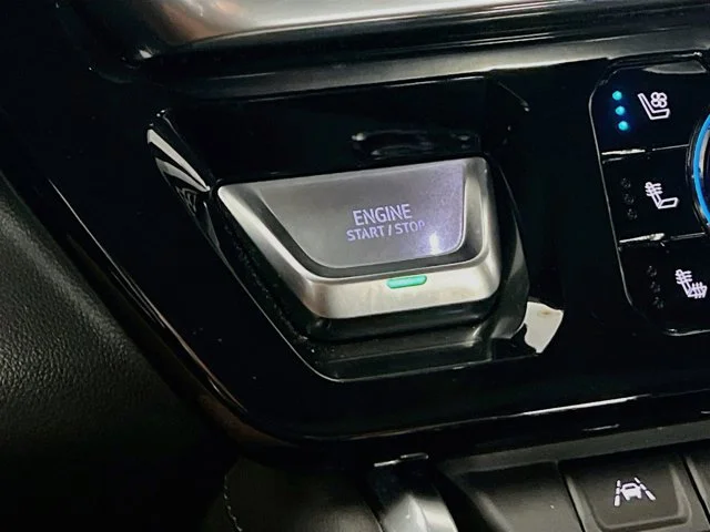 Used 2022 Silver GMC Denali image 16