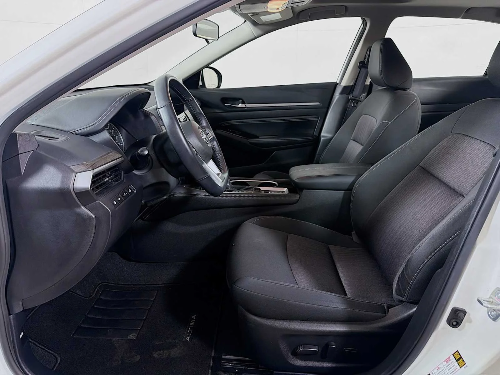 Certified Used 2023 Pearl White Tricoat Nissan 2.5 SV image 18