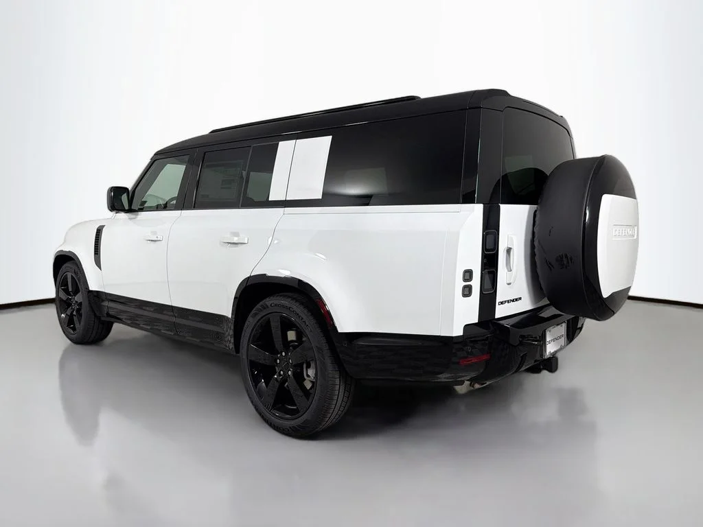 New 2026 Fuji White Land Rover X-Dynamic SE image 7