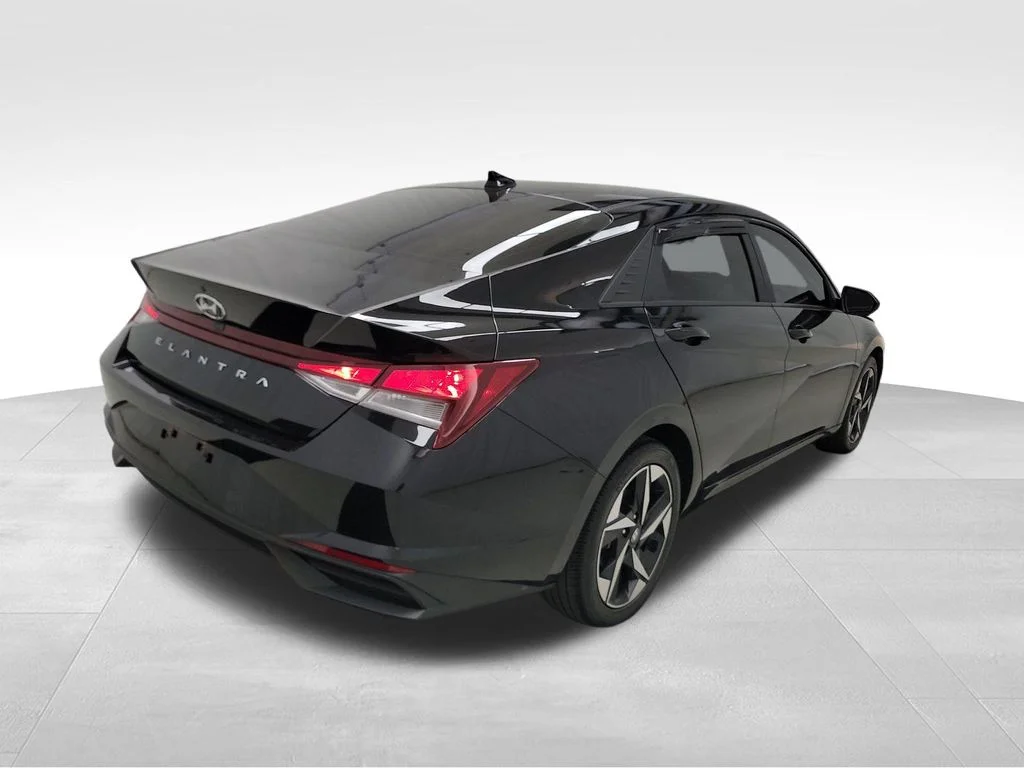 Used 2023 Black Hyundai SEL image 7
