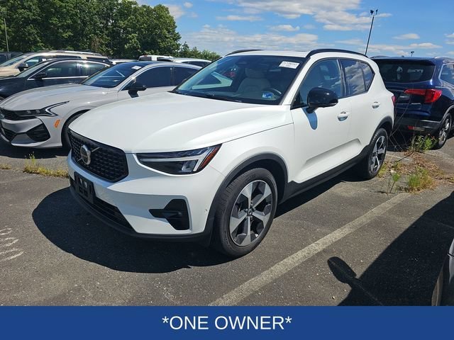 Used 2023  Volvo Ultimate Dark Theme image 2