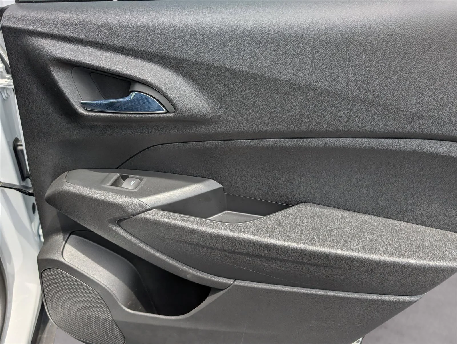 Used 2025 Summit White Chevrolet LT image 31