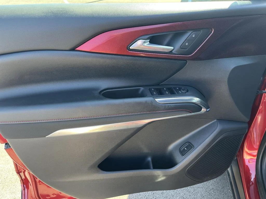 Used 2025 Red Chevrolet Z71 image 13