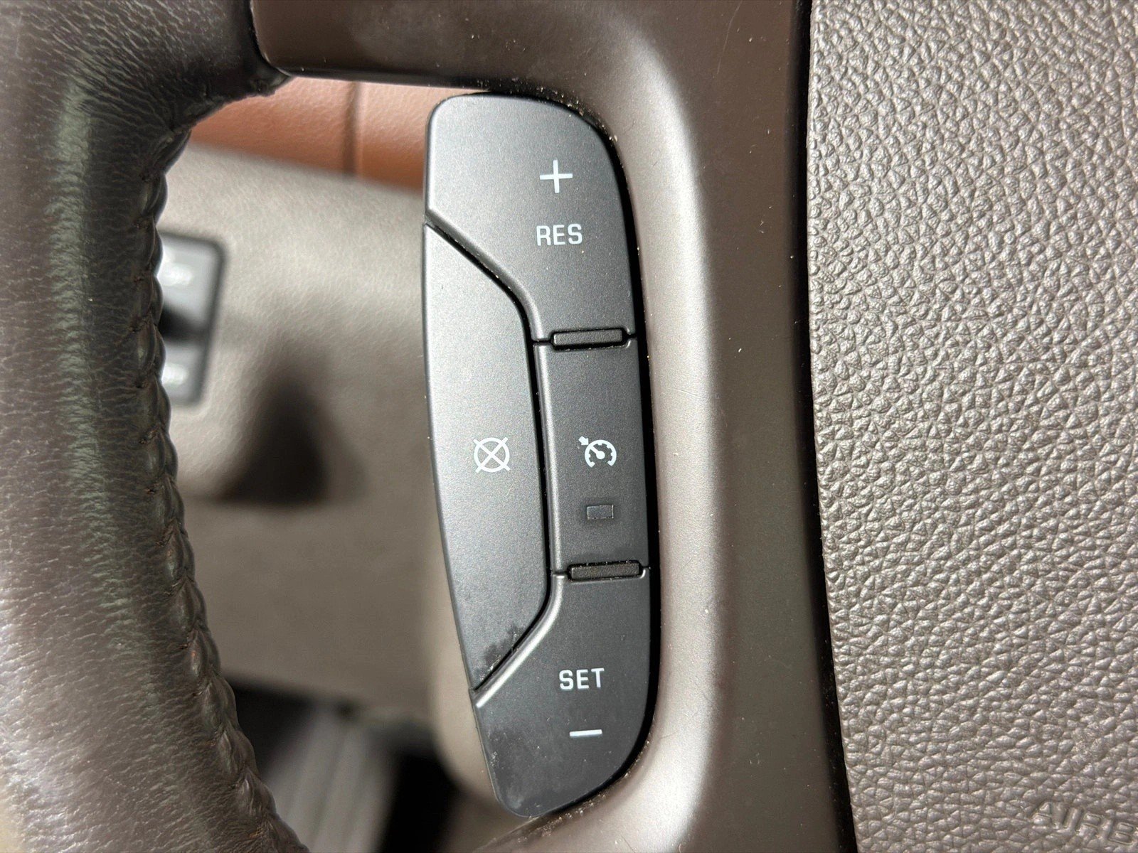 Used 2014 White Diamond Tricoat Buick Premium image 27