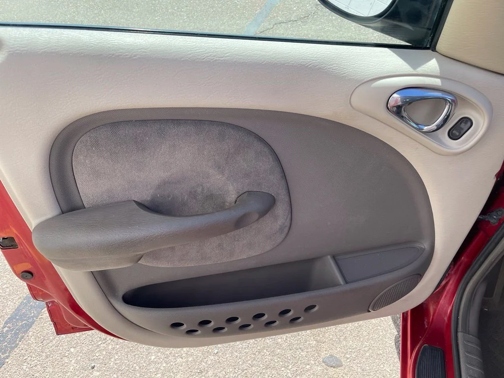 Used 2001 Red Chrysler  image 11