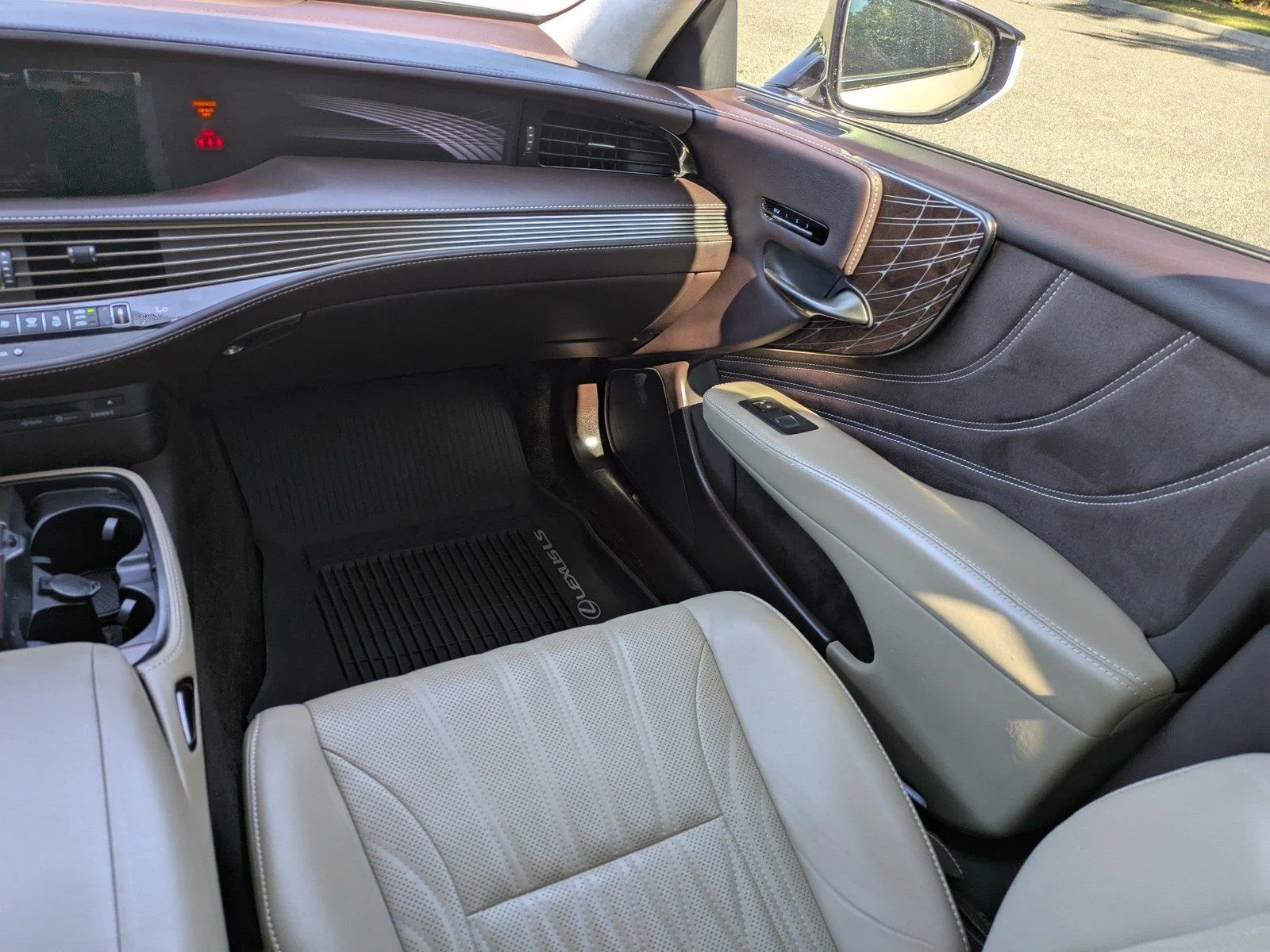 Used 2020 Eminent White Pearl Lexus LS 500 image 16