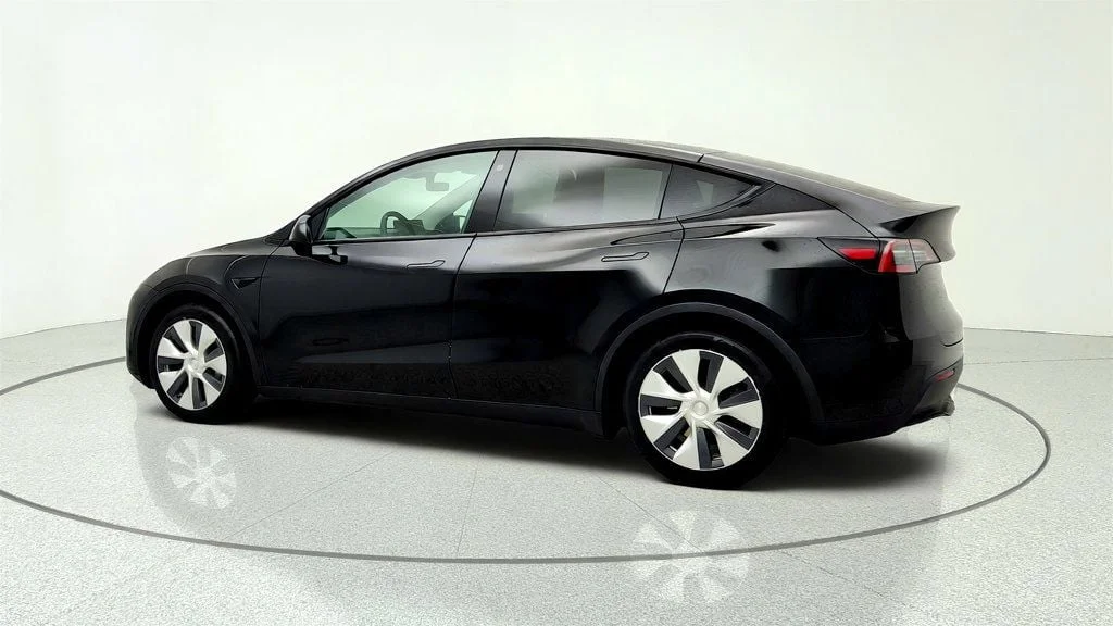 Used 2021 Solid Black Tesla Long Range AWD w/ White/Black 7-Seat Interior image 7