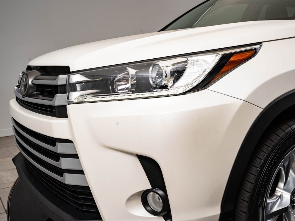 Used 2017 Blizzard Pearl Toyota Limited image 3