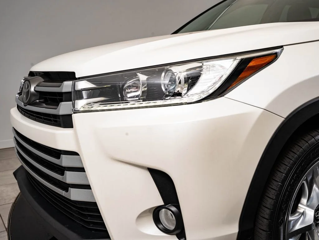 Used 2017 Blizzard Pearl Toyota Limited image 3