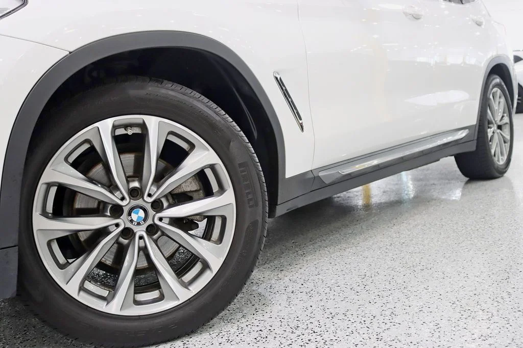 Used 2019 White BMW xDrive30i image 4