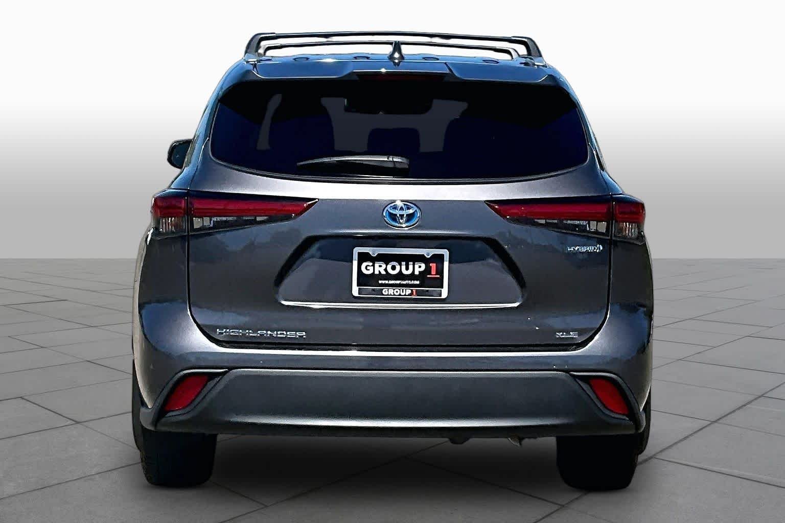 Pre-Owned 2022 Toyota Highlander Hybrid XLE