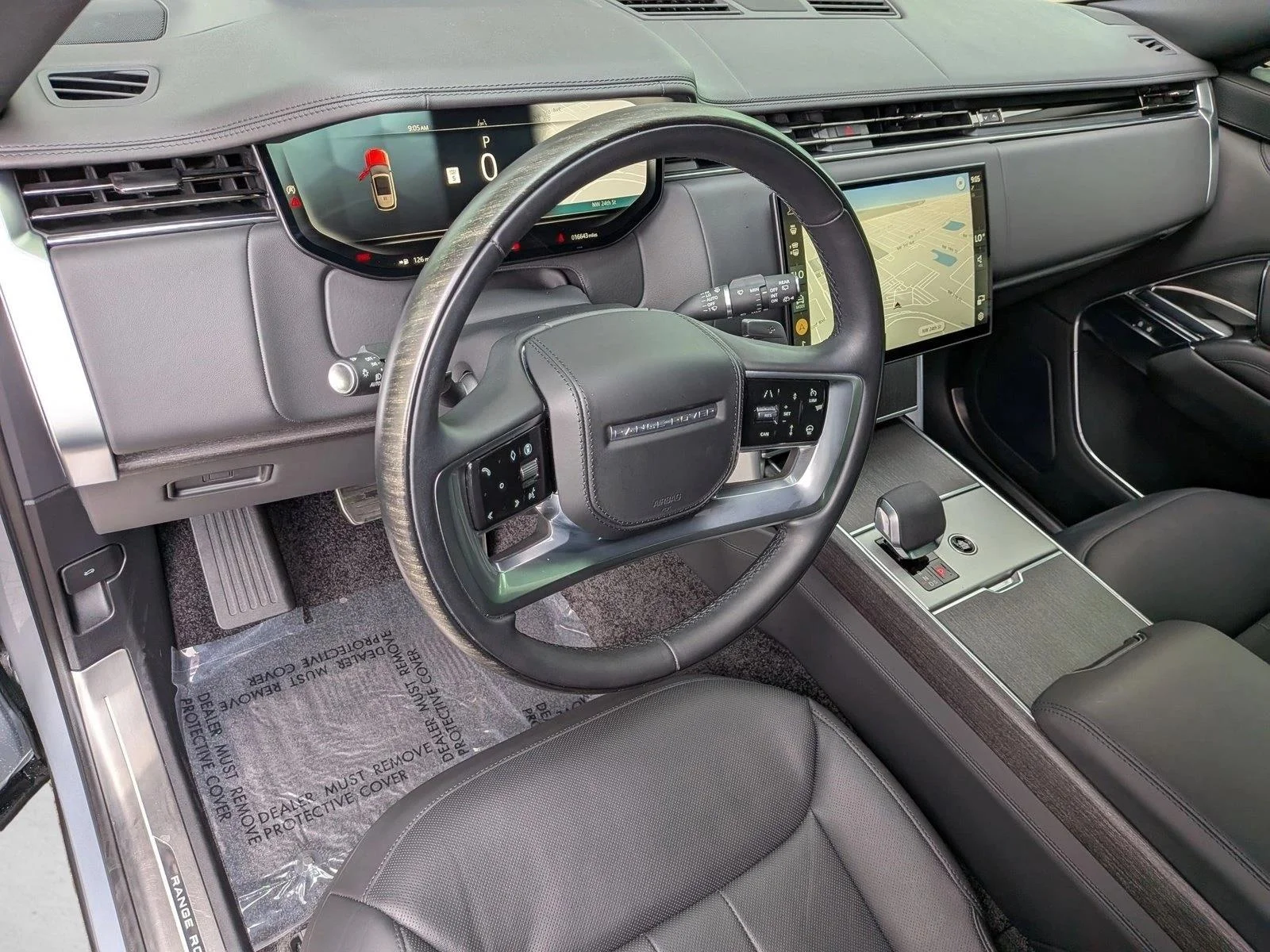 Used 2025 Hakuba Silver Metallic Land Rover SE image 10