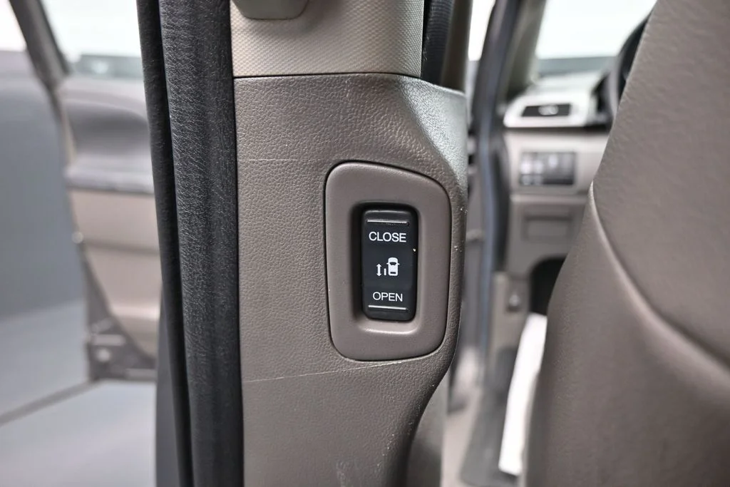 Used 2012  Honda Touring image 25