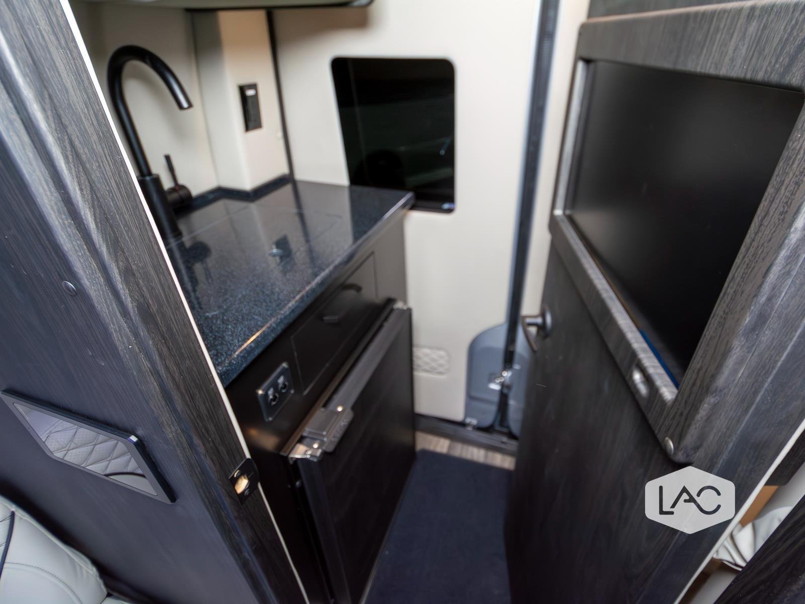 New 2026 Hightech Silver OGV LUXURY COACH AWD ADV PKG 2.1 w/ Comfort Seats image 17