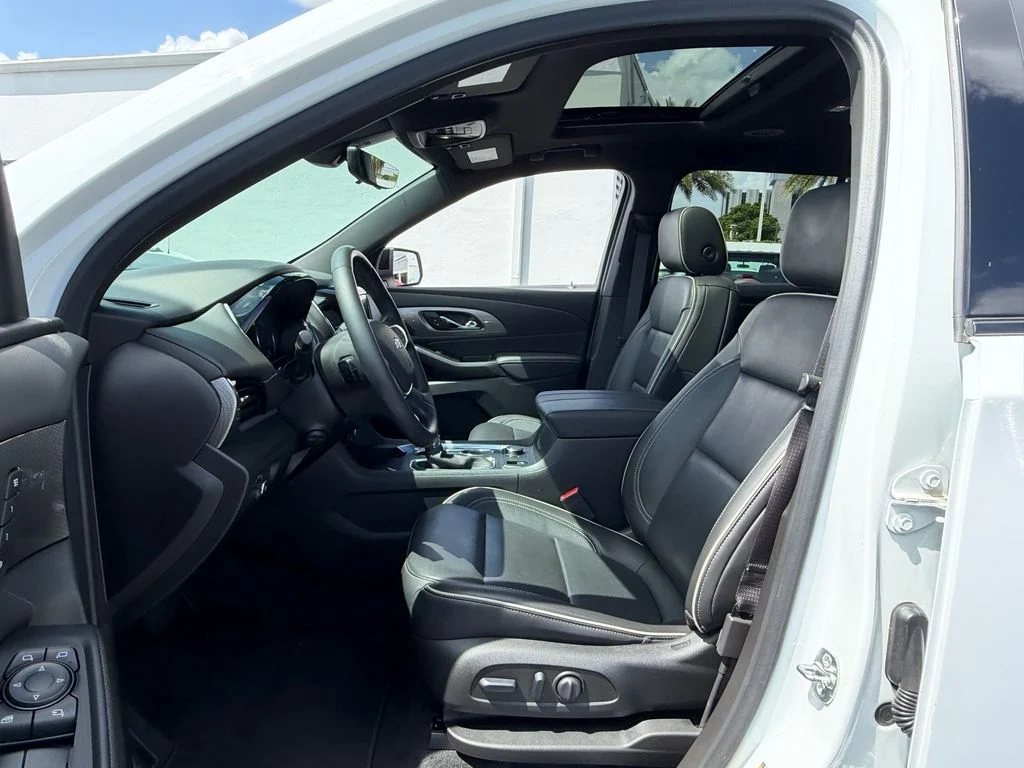 Used 2023 White Chevrolet Premier image 9