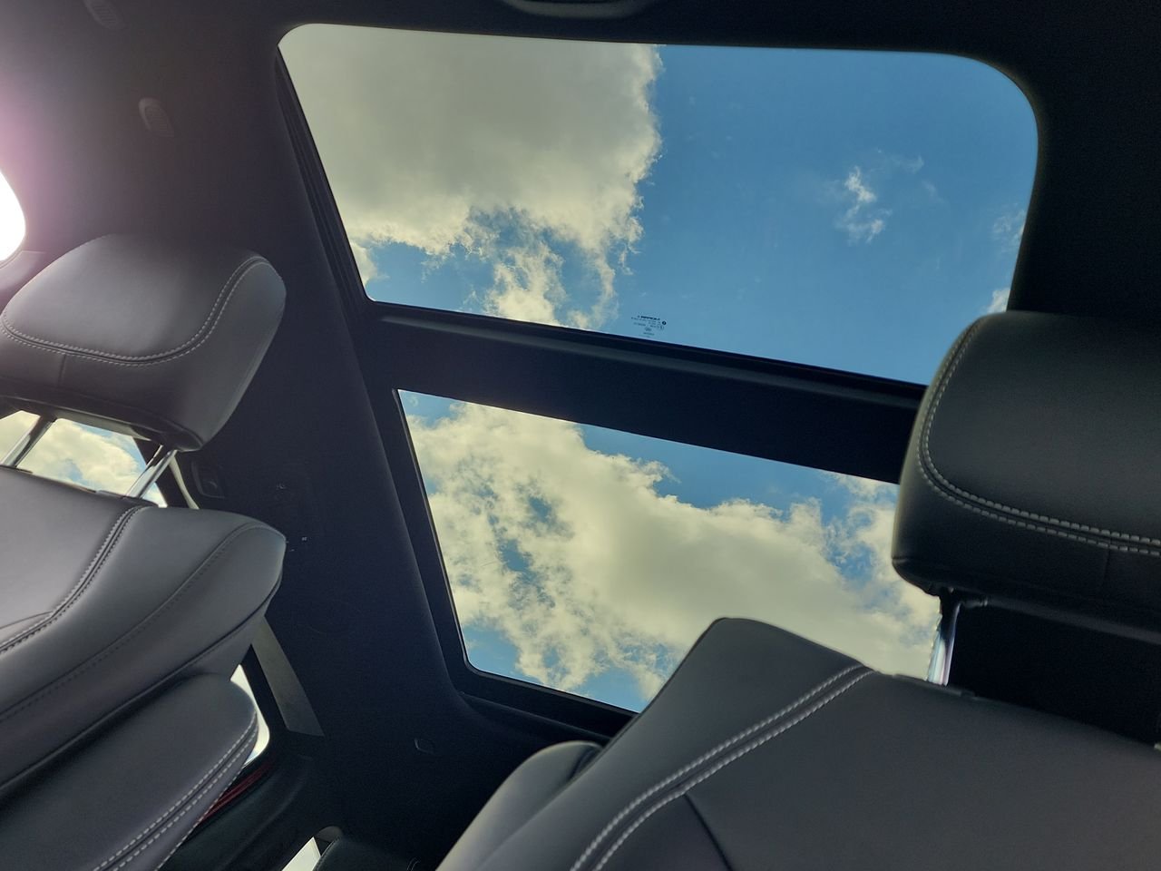 New 2026 Red Hot Pearl-Coat Exterior Paint Chrysler Select image 19
