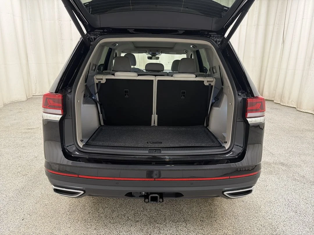 New 2026 Deep Black Pearl Volkswagen 2.0T SE w/Technology image 17